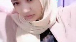 Kak Ney Jilbab colmek ngangkang