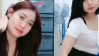 Duo Cewek Cantik Joget Bugil Seru!