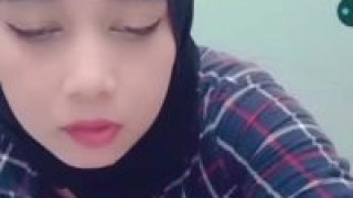 Kiki Hijab remas tetek Live Show