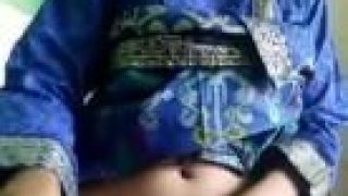 Siswi kebaya bugil pamerin memek jembut