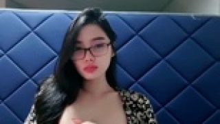 Julia makin berani live pamer toketnya