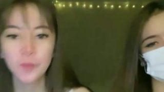 Duo Gadis Cantik Lesbi? Mango Live Barbar