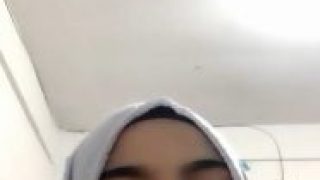 Ayii Jilbab Live show Toket uting REAL!