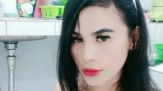 Tante SherlyQ Live Bugil Memasak di Dapur