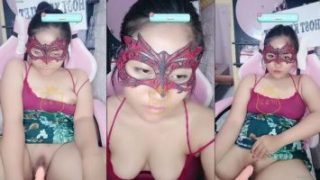 Reva Colok Memek pake Dildo Live Bling2