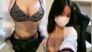 Miss Key Live Pamer Body Seksi dan Mantap