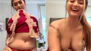 Zara Mulai Berani Pamer Tete dan Body Hot Nya